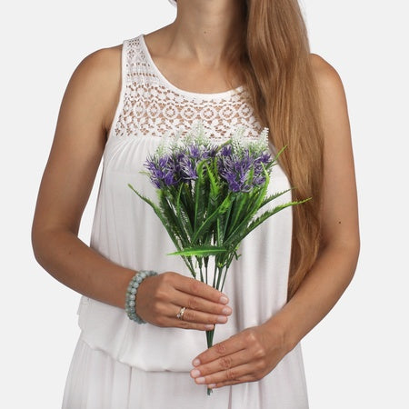 Koristeellinen oksa
violetti