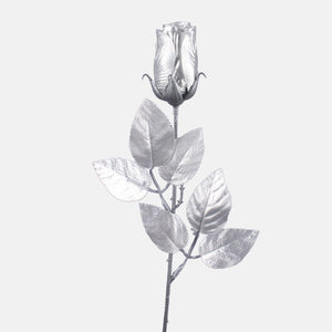 Hopeaa ja harmaata muovia