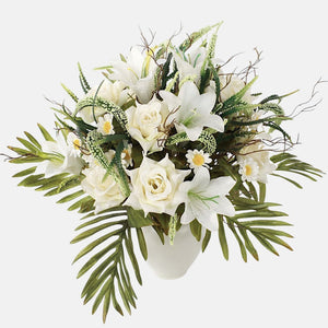 Valkoinen/vaaleankeltainen