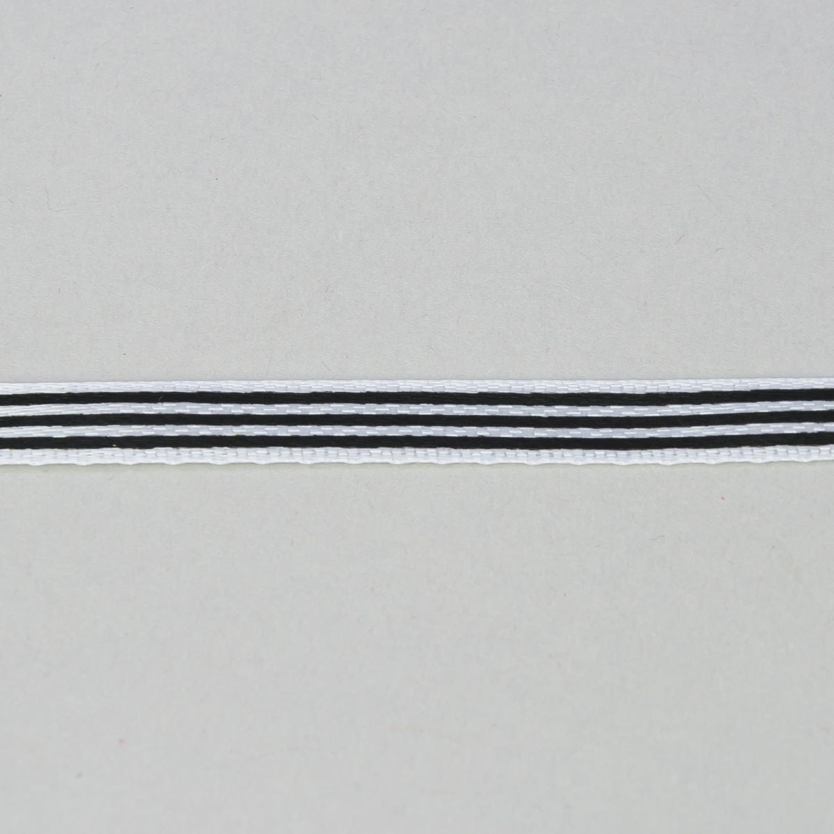 Valkoinen koristenauha, satiini, 6 mm