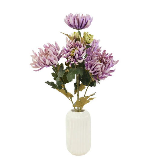 Violetti tekokrysanteemin kimppu
