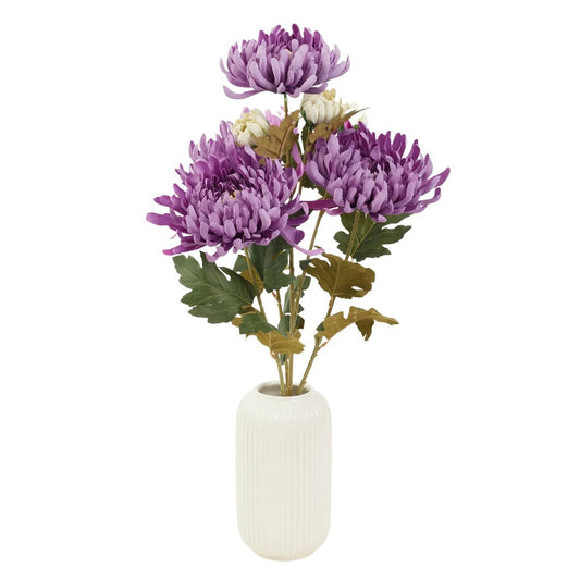 Violetti tekokrysanteemin kimppu