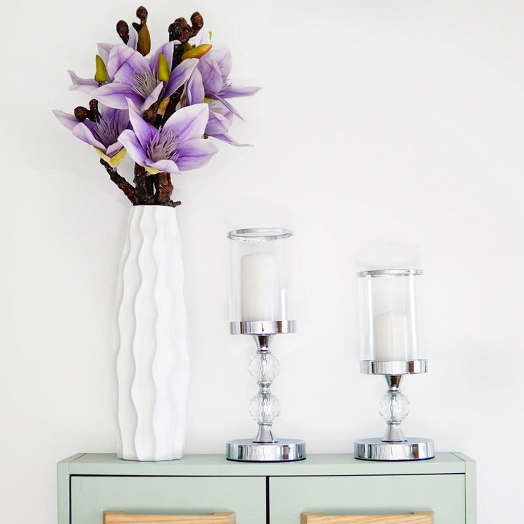 Valkoinen keraaminen kaareva maljakko - Tekokukat.fi